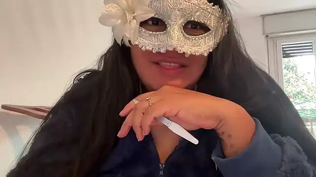 Snapshot of MashaCL chatting on 10.21.25 MashaCL online show from 10.21.25