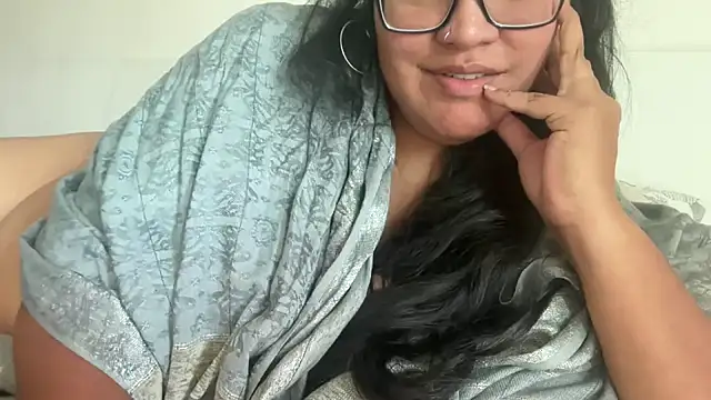 Snapshot of MashaCL chatting on 11.04.25 MashaCL online show from 11.04.25