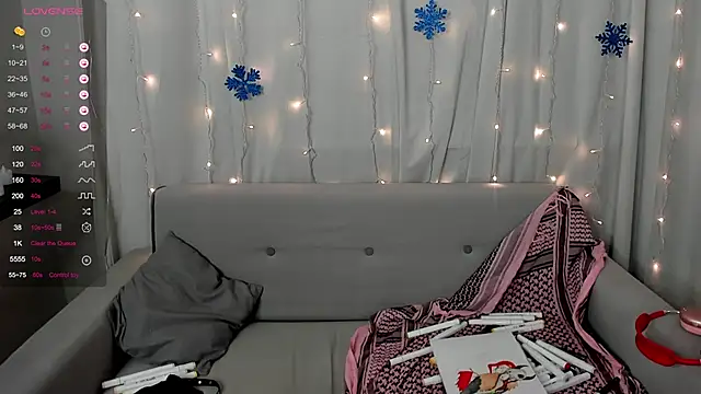 Emily Strikeee online show from 12.11.24