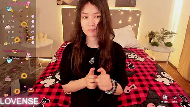 Emily Strikeee online show from 04.08.26