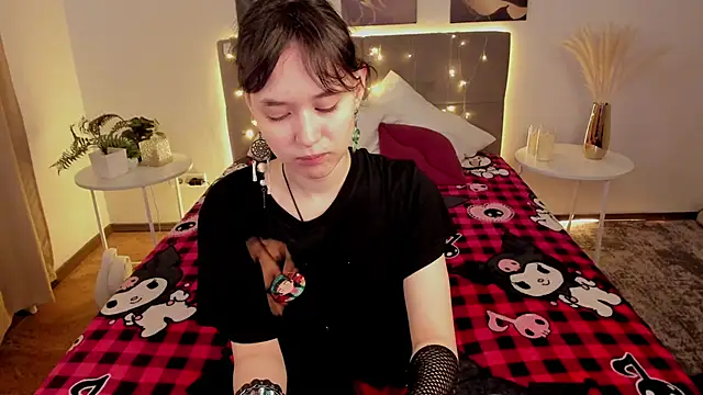 Emily Strikeee online show from 05.20.26