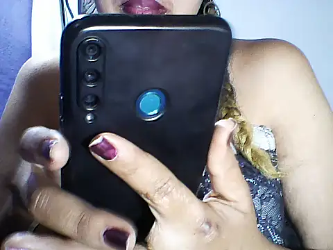 layanah12 online show from 10.14.25