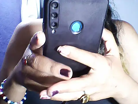 layanah12 online show from 11.15.25