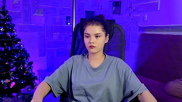 EvaThopson online show from 12.12.24