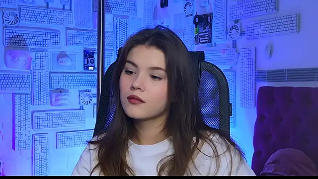 EvaThopson online show from 01.05.25