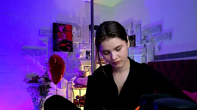 EvaThopson online show from 02.13.25