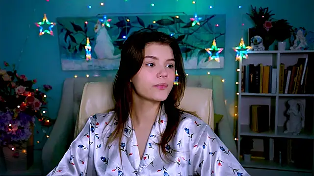 EvaThopson online show from 03.04.25