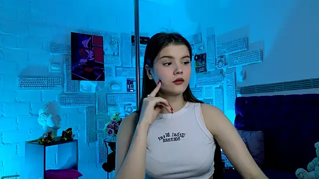 EvaThopson online show from 03.10.25