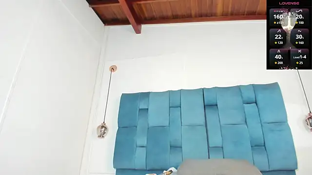 mia  fernandez online show from 12.21.25