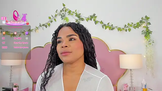 Snapshot of NahiaraReina chatting on 09.12.25 NahiaraReina online show from 09.12.25