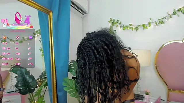 Snapshot of NahiaraReina chatting on 09.15.25 NahiaraReina online show from 09.15.25