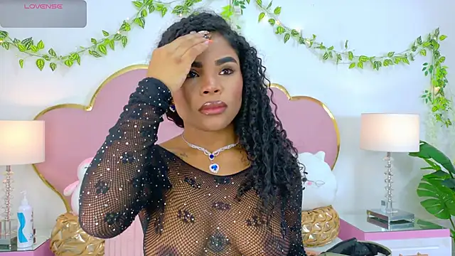 Snapshot of NahiaraReina chatting on 10.15.25 NahiaraReina online show from 10.15.25