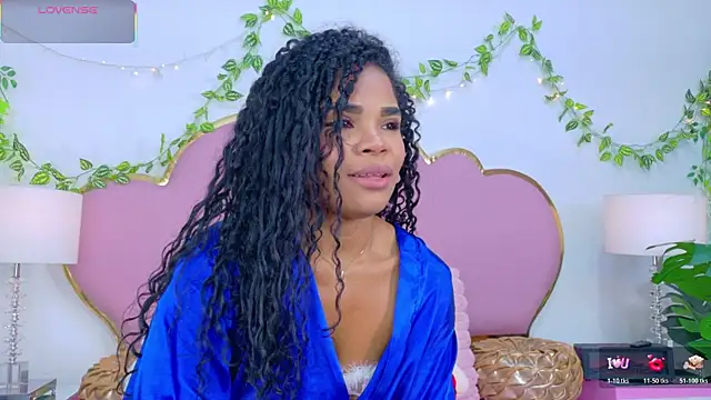 Snapshot of NahiaraReina chatting on 11.24.25 NahiaraReina online show from 11.24.25