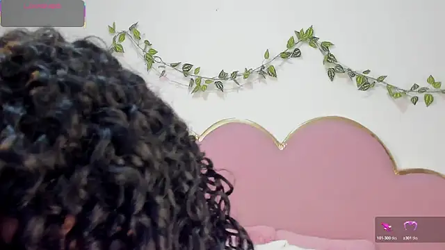 Snapshot of NahiaraReina chatting on 12.21.25 NahiaraReina online show from 12.21.25