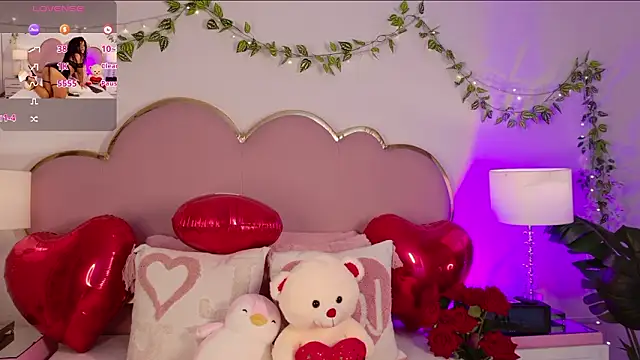 Snapshot of NahiaraReina chatting on 02.14.26 NahiaraReina online show from 02.14.26