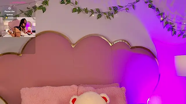 Snapshot of NahiaraReina chatting on 02.25.26 NahiaraReina online show from 02.25.26