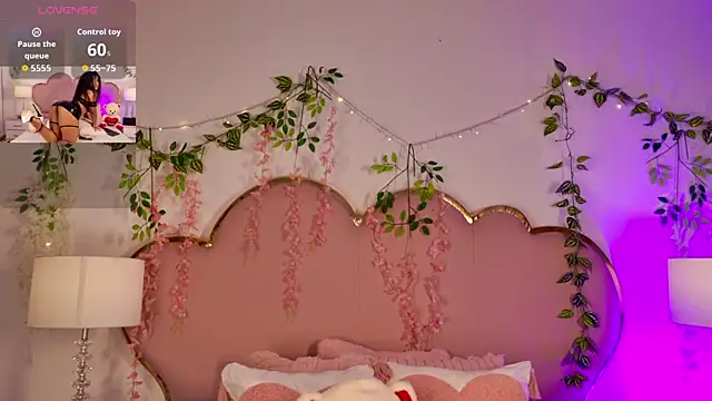 NahiaraReina online show from 03.18.26