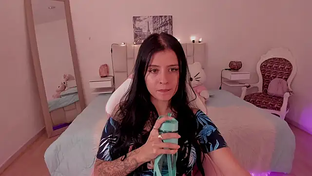 Snapshot of yenny_garcia chatting on 02.13.26 yenny garcia online show from 02.13.26