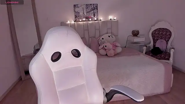 Snapshot of yenny_garcia chatting on 02.24.26 yenny garcia online show from 02.24.26