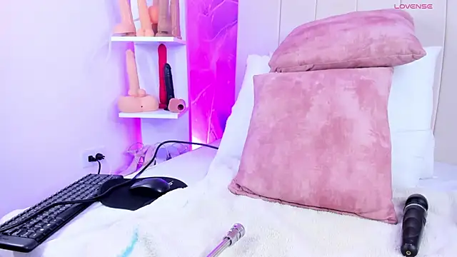 LauraSmith-01 online show from 03.08.25