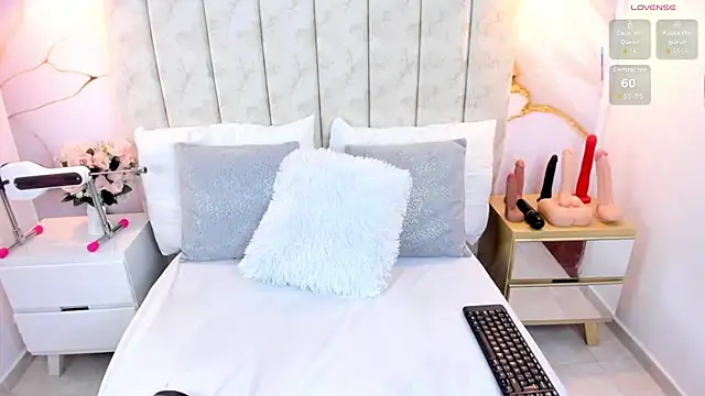 LauraSmith-01 online show from 11.18.25