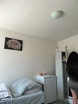 charris stefannia online show from 04.28.26