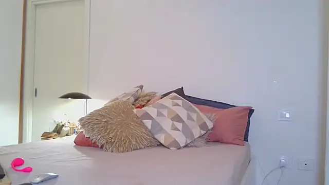 JuliaMartini online show from 01.15.26