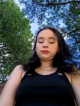 sweet outdoor charm online show from 11.01.25