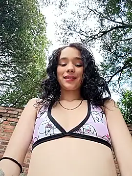 sweet outdoor charm online show from 03.15.26