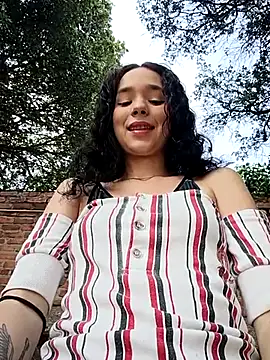 sweet outdoor charm online show from 03.20.26