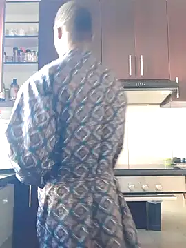 MIGHTY MAGNUM online show from 01.12.25