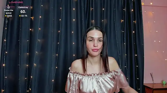 Snapshot of cross_the_line chatting on 03.07.25 cross the line online show from 03.07.25