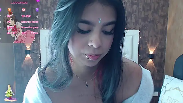 EMALINDA  HILSS online show from 12.23.24