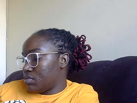 Snapshot of Chichii- chatting on 04.11.26 Chichii- online show from 04.11.26