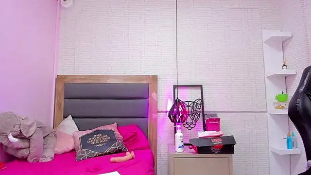 Snapshot of shelbystetson chatting on 02.13.25 shelbystetson online show from 02.13.25