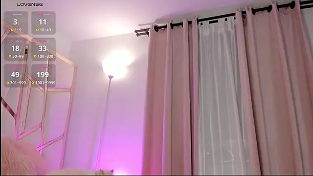 Snapshot of susan_powell chatting on 09.25.25 susan powell online show from 09.25.25