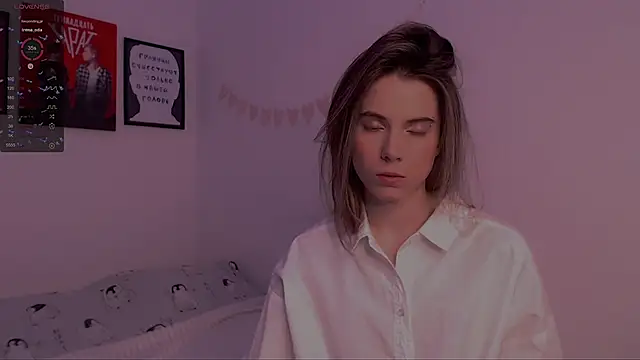 Snapshot of _ni_kiss chatting on 12.24.24 ni kiss online show from 12.24.24