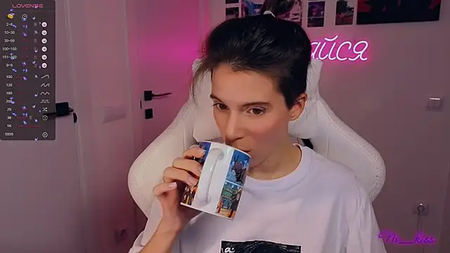 Snapshot of _ni_kiss chatting on 10.06.25 ni kiss online show from 10.06.25