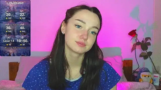 Snapshot of Wild_Sophie_ chatting on 12.20.24 Wild Sophie online show from 12.20.24