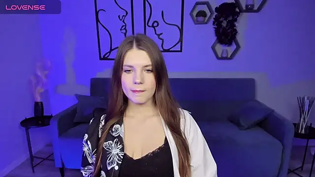 Snapshot of BellaSweetHeart chatting on 12.06.24 BellaSweetHeart online show from 12.06.24