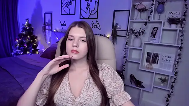 Snapshot of BellaSweetHeart chatting on 12.11.24 BellaSweetHeart online show from 12.11.24