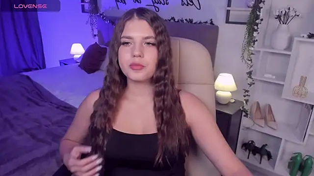 Snapshot of BellaSweetHeart chatting on 10.02.25 BellaSweetHeart online show from 10.02.25