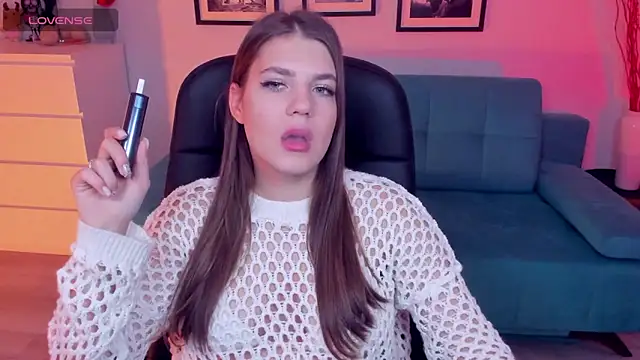 Snapshot of BellaSweetHeart chatting on 10.10.25 BellaSweetHeart online show from 10.10.25