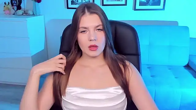 Snapshot of BellaSweetHeart chatting on 10.23.25 BellaSweetHeart online show from 10.23.25