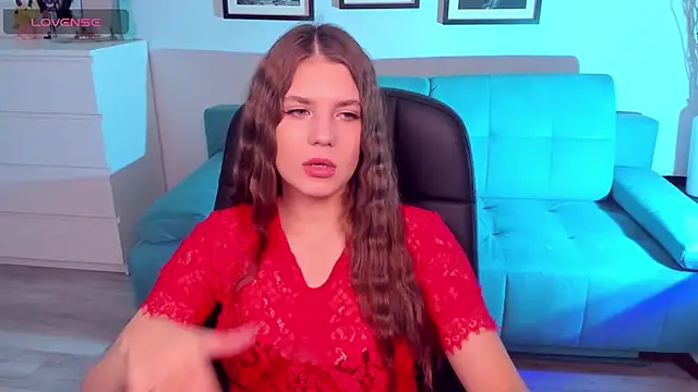 Snapshot of BellaSweetHeart chatting on 10.24.25 BellaSweetHeart online show from 10.24.25