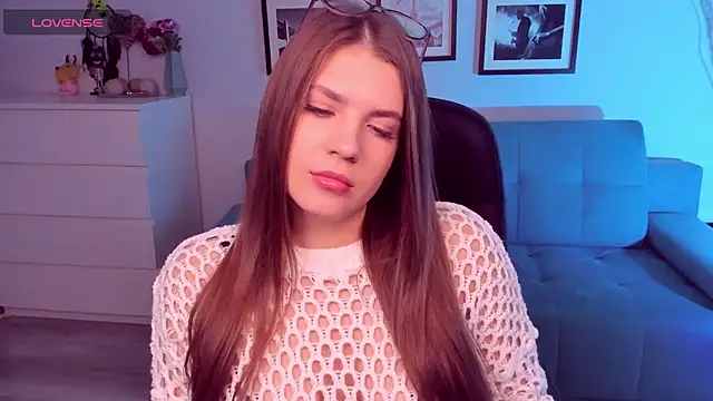 Snapshot of BellaSweetHeart chatting on 10.30.25 BellaSweetHeart online show from 10.30.25