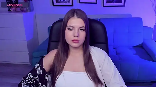 Snapshot of BellaSweetHeart chatting on 11.07.25 BellaSweetHeart online show from 11.07.25