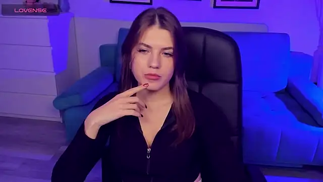 Snapshot of BellaSweetHeart chatting on 11.29.25 BellaSweetHeart online show from 11.29.25