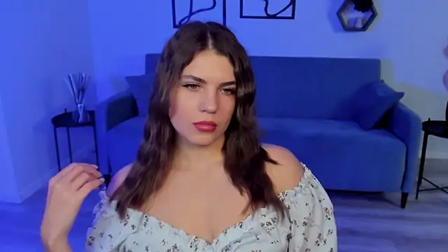 Snapshot of BellaSweetHeart chatting on 11.30.25 BellaSweetHeart online show from 11.30.25