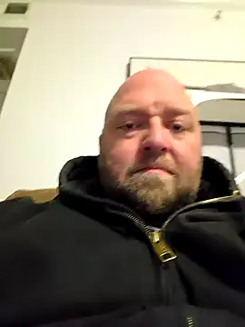 Snapshot of Strong_Bear89 chatting on 02.11.25 Strong Bear89 online show from 02.11.25